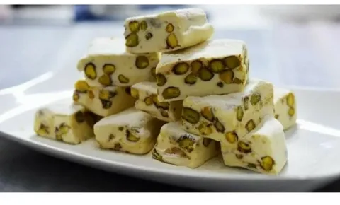 تصویر 4 از گز مغر پسته ساختار یکدست سفید شکیل